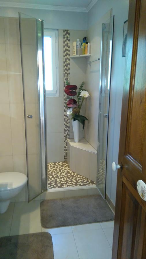 Appartements Dans Villa Privee Avec Piscine, Jardin, Parking Clos, Wifi, Climatisation Meyreuil Exterior photo