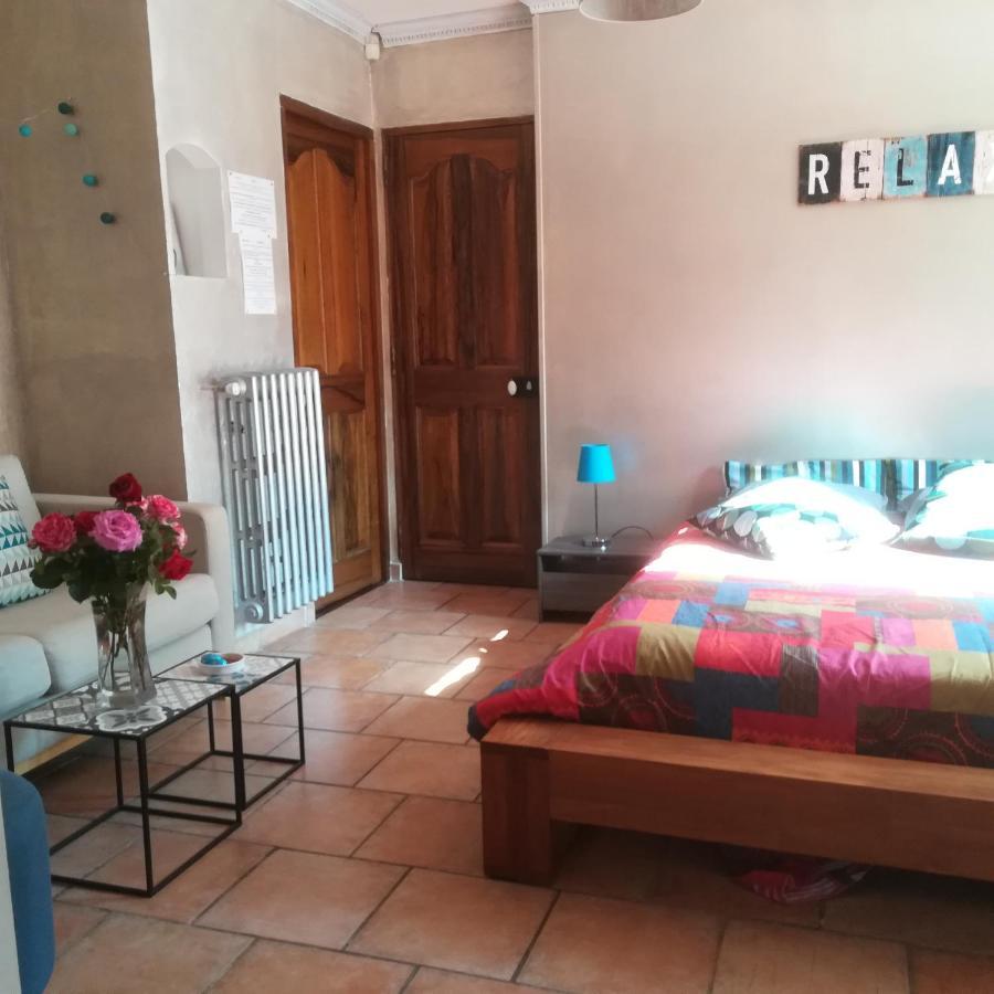 Appartements Dans Villa Privee Avec Piscine, Jardin, Parking Clos, Wifi, Climatisation Meyreuil Exterior photo